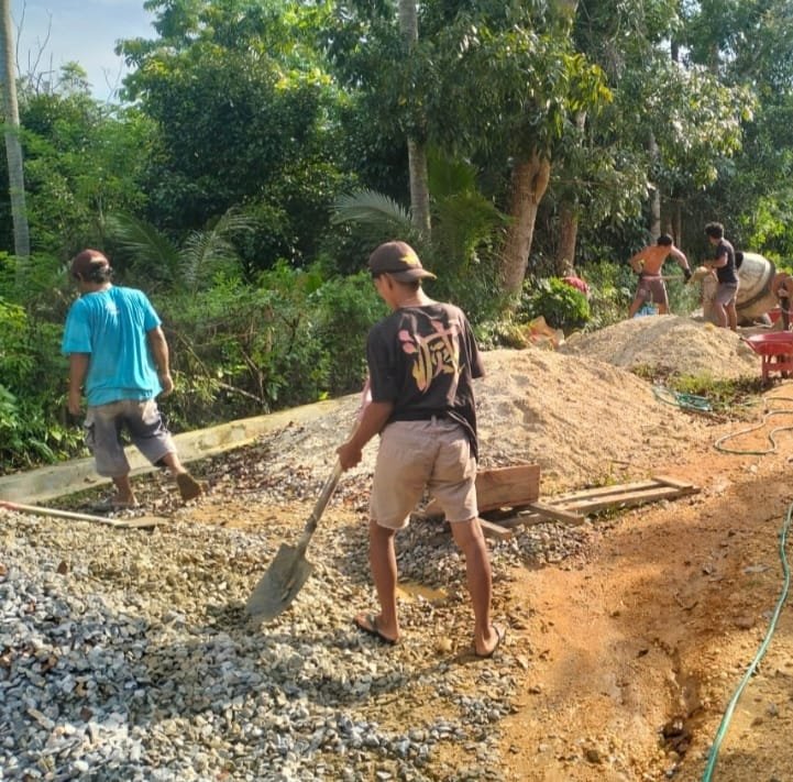 Wujud Nyata Kepedulian Lingkungan, Warga Kompak Gotong Royong Bangun Saluran Air